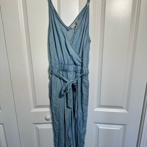 NWT Thread & Supply sleeveless v-neck light denim jumpsuit, size small - Picture 1 of 7